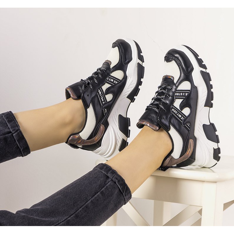 Černé tenisky s holografickými vložkami Allisone černá 1 Černé tenisky s holografickými vložkami Allisone černá 1