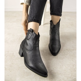 Černé kovbojské boty s vyšívaným vzorem Mustgrow černá 2