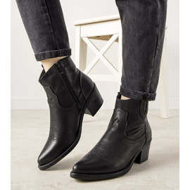 Černé kovbojské boty s vyšívaným vzorem Mustgrow černá 1