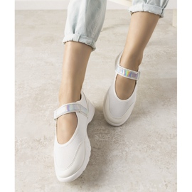 Bílé sportovní boty s holografickou vložkou Melania bílý 1