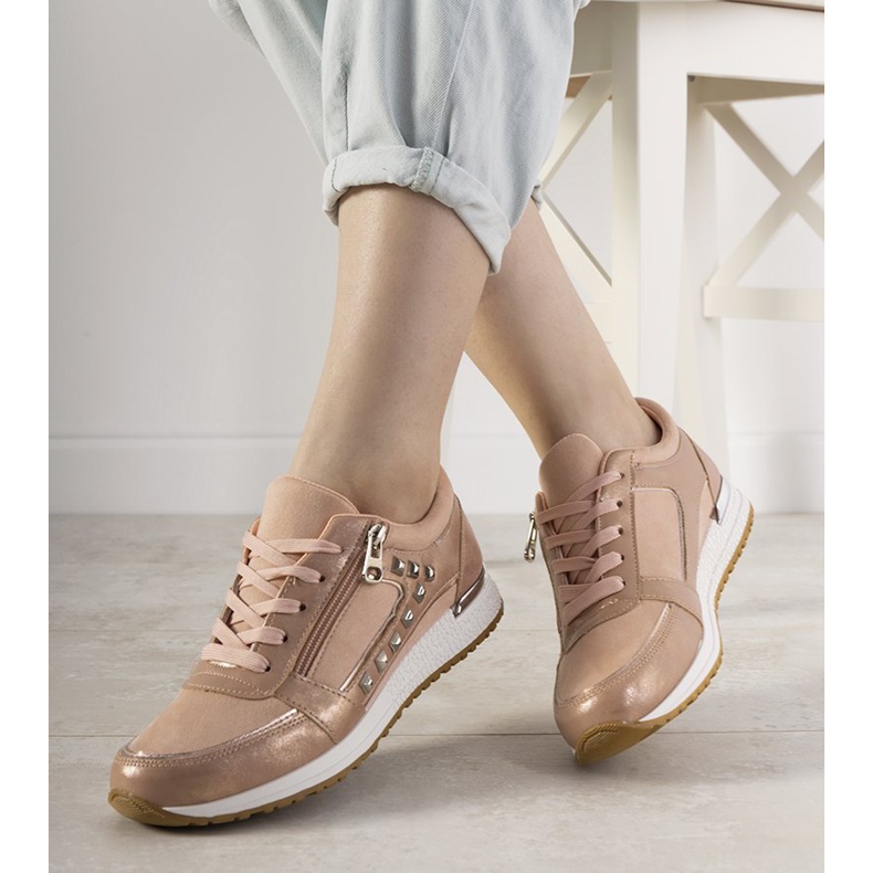 Růžové sportovní tenisky zdobené cvočky Daphne růžový 1