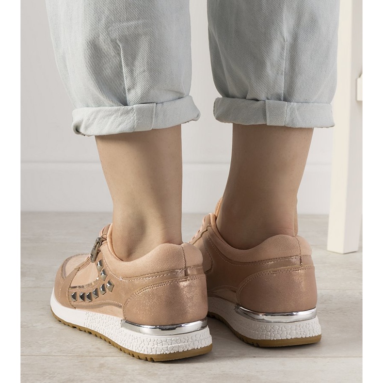 Růžové sportovní tenisky zdobené cvočky Daphne růžový 2