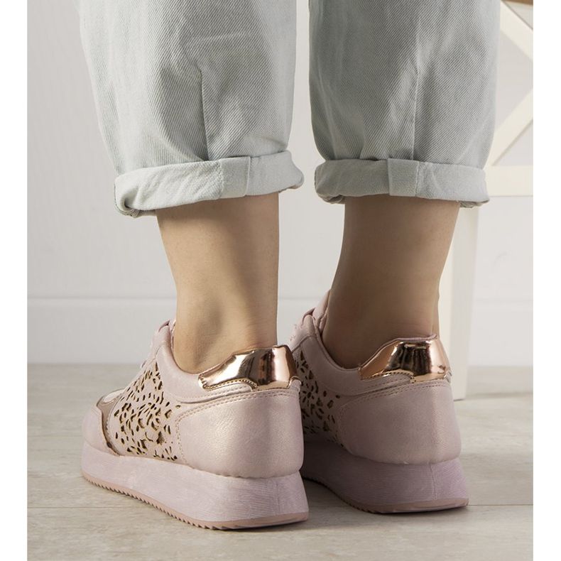 Růžové sportovní tenisky s prolamovaným vzorem festivalu růžový 1 Růžové sportovní tenisky s prolamovaným vzorem festivalu růžový 1