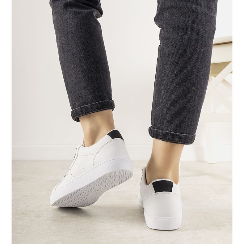 Černé a bílé tenisky Boomshom bílý 1