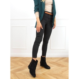 Černé kozačky na skryté klínové patě D7719 Černá 1 Černé kozačky na skryté klínové patě D7719 Černá 1