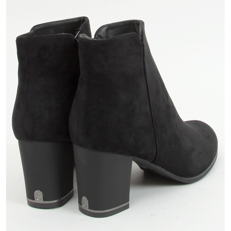 Černé kozačky na nízkém podpatku KL-718 Black černý 1