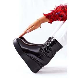 S.Barski Dámské kozačky na klínku lakované černou terapií černý 1