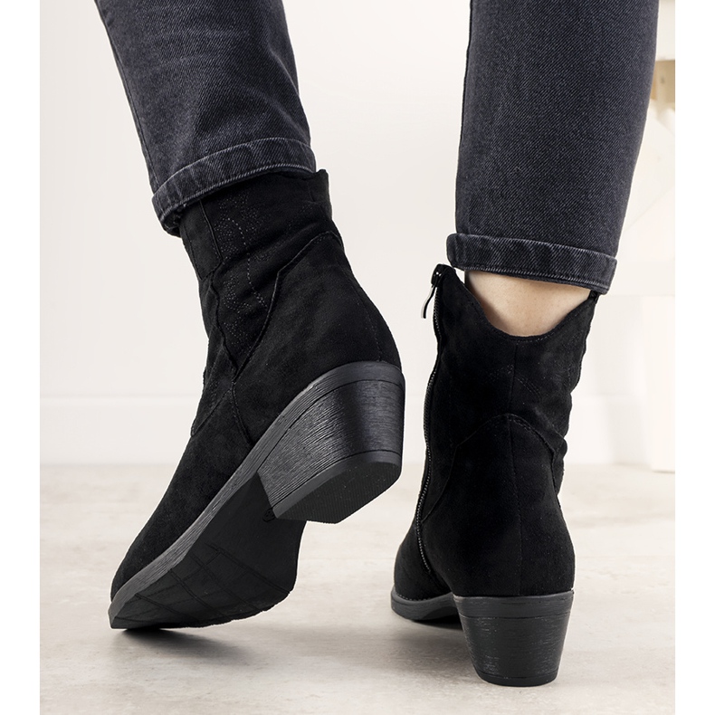 Černé dámské kozačky s kovbojským přízvukem Tello Cruz černá 1 Černé dámské kozačky s kovbojským přízvukem Tello Cruz černá 1