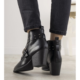 Černé kozačky Jodhpur se sponou a knoflíky Rubio černá 1 Černé kozačky Jodhpur se sponou a knoflíky Rubio černá 1