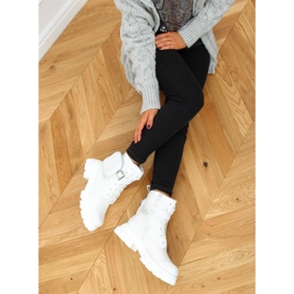 Bílé pracovní boty s pouzdrem 7705 White bílý 3