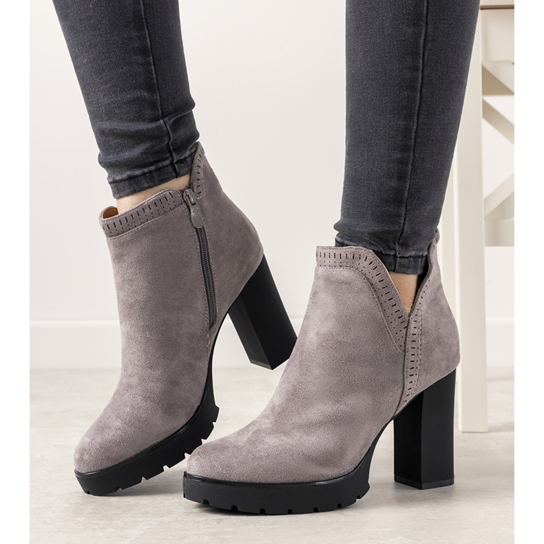 Šedé boty na sloupku Bushido šedá 1