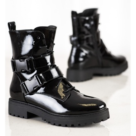 Bestelle Lakovaní dělníci se sponami černá 1