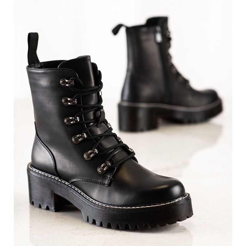 Janessa Pracovníci módy černá 1