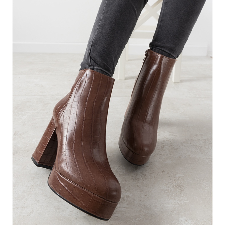 Hnědé boty na postu Usinaya hnědý 1