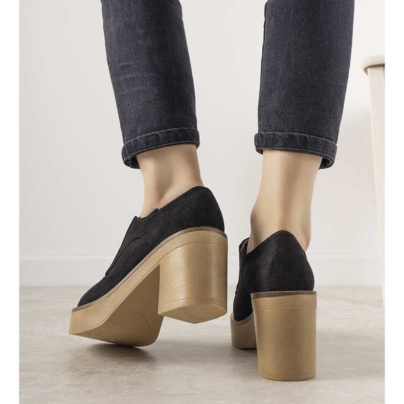 Černé šněrovací kotníkové boty na sloupku Cascio černá 1