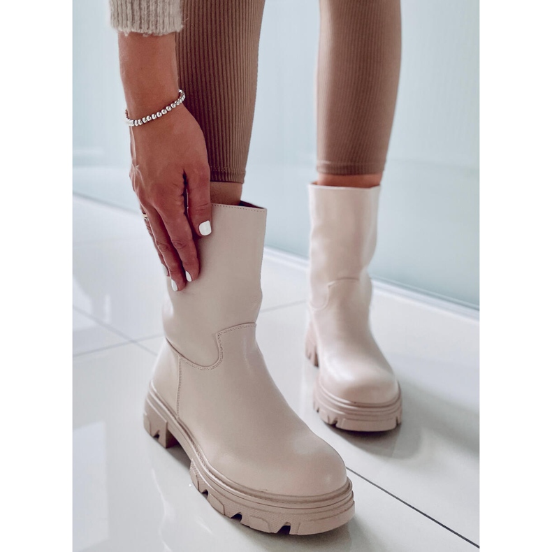 Černé boty s rovným svrškem QT29P BLACK (velbloud) černá 2