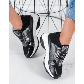 SHELOVET Nazouvací tenisky s hadím potiskem černá 1 SHELOVET Nazouvací tenisky s hadím potiskem černá 1