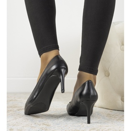 Černé klasické lodičky na jehlovém podpatku Isla černá 2