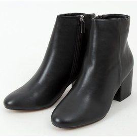 Černé kozačky na nízkém podpatku 9K6049-1PU Black černý 1