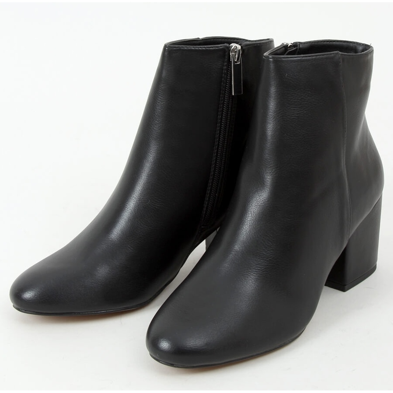 Černé kozačky na nízkém podpatku 9K6049-1PU Black černý 1