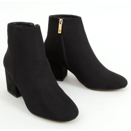 Černé semišové kozačky na nízkém podpatku 9K6049-1 Black černý 1