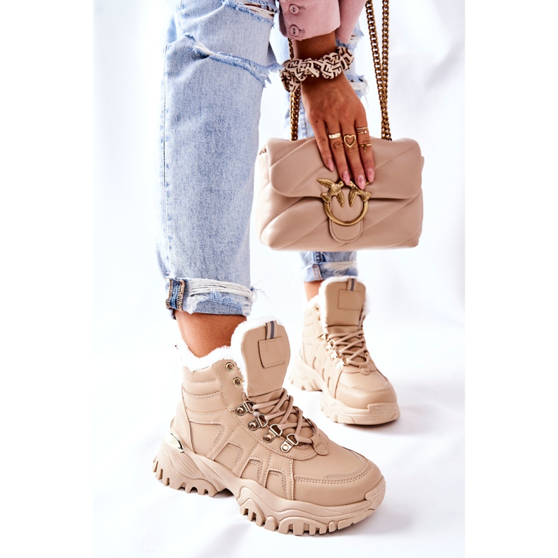 PM1 Dámské béžové izolované hareshawské lapače béžový 2