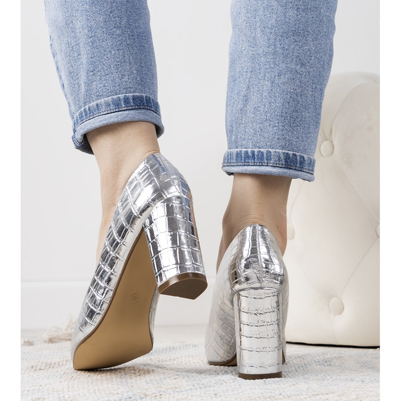 Stříbrné lodičky na Cowenově postu stříbrný 1