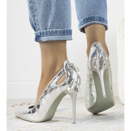 Stříbrné špendlíky s ozdobnými výřezy Permewan stříbrný 1 Stříbrné špendlíky s ozdobnými výřezy Permewan stříbrný 1