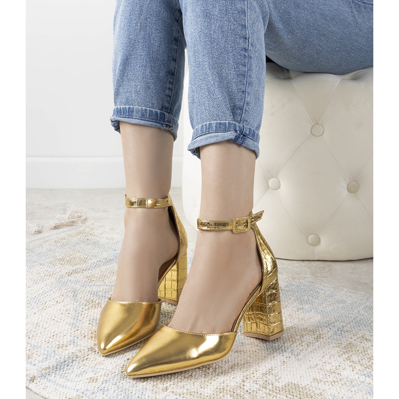 Zlaté lodičky na Ayersově pilíři zlatý 1