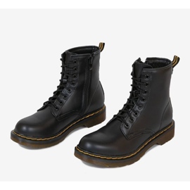 Pracovníci kuny černé skály černý 1