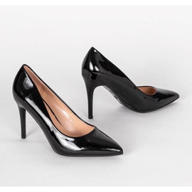 Černé vysoké podpatky s lakovaným dubnovým svrškem černá 1 Černé vysoké podpatky s lakovaným dubnovým svrškem černá 1