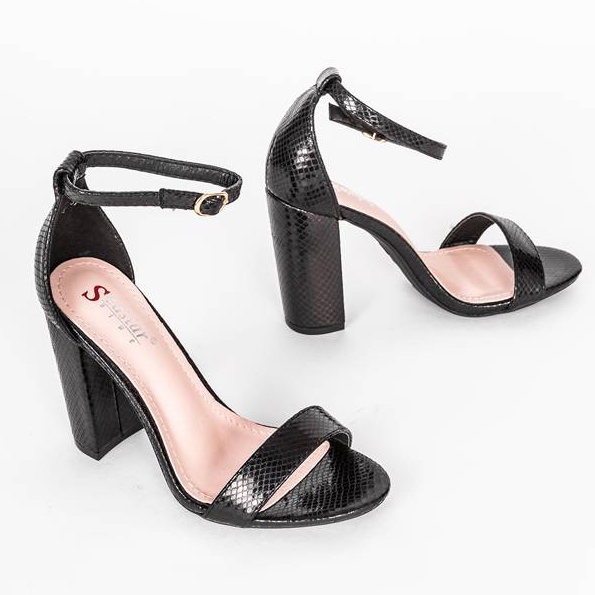 Černé sandály na sloupku Penelope černá 1