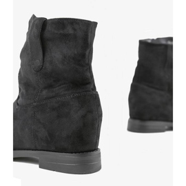 Černé kozačky na zakrytém klínovém podpatku Buenna černá 2 Černé kozačky na zakrytém klínovém podpatku Buenna černá 2