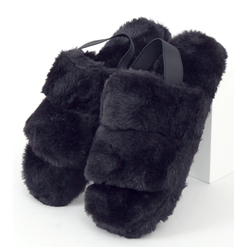 Černé dámské kožešinové pantofle N-92 Black černá 1