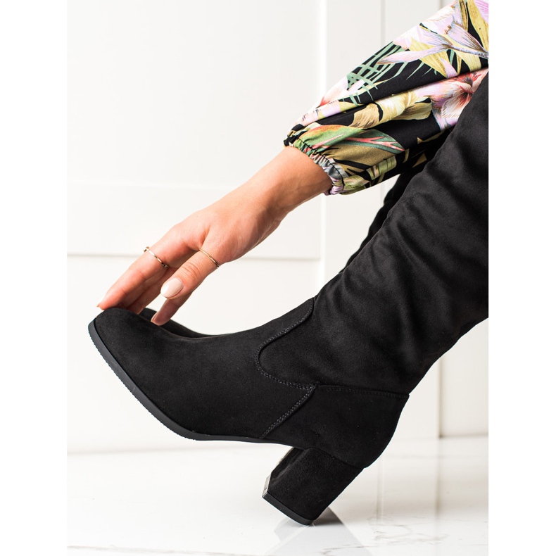 Stylové černé kozačky VINCEZA černá 2 Stylové černé kozačky VINCEZA černá 2