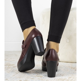 Kaštanové brogues na postu Hersilia červené 1