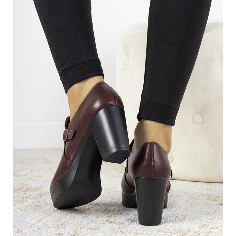 Kaštanové brogues na postu Hersilia červený 1