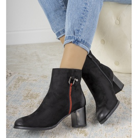 Černé kozačky s odřeninami od Montana černá 1