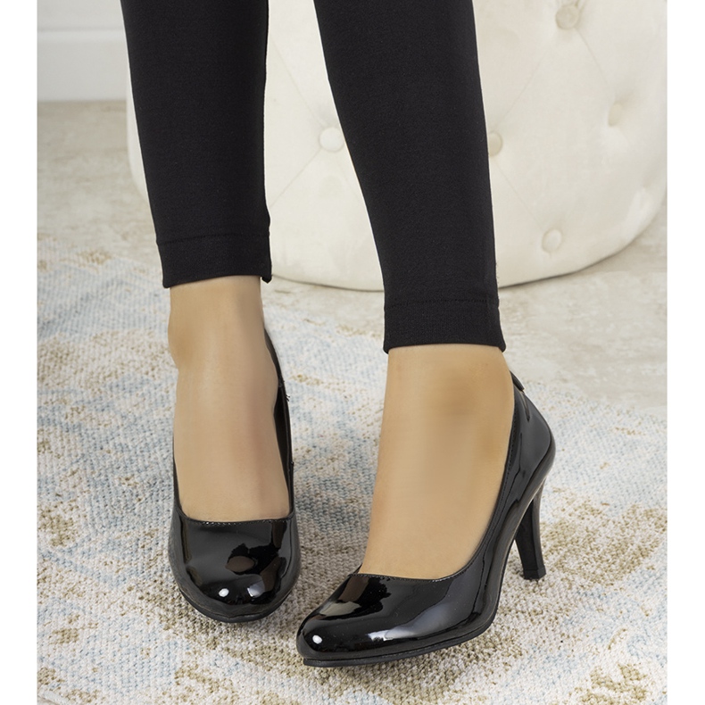 Černé lakované lodičky na sloupku Zamora černá 1