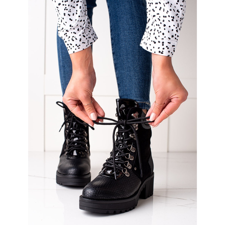 Janessa Černý Workers Snake Print černá 1