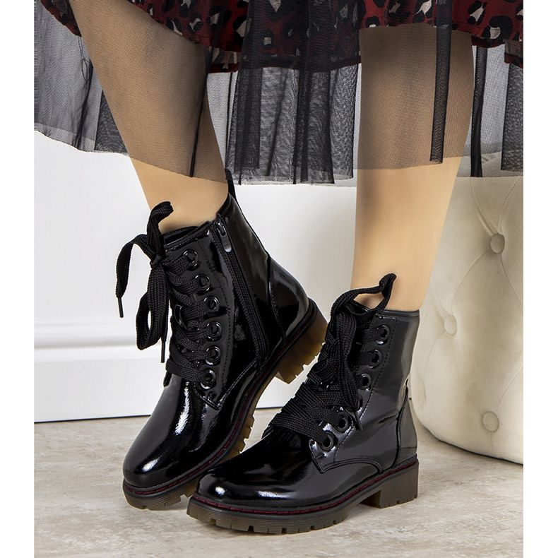 Evento Černé lakované kozačky Delphine černá 2