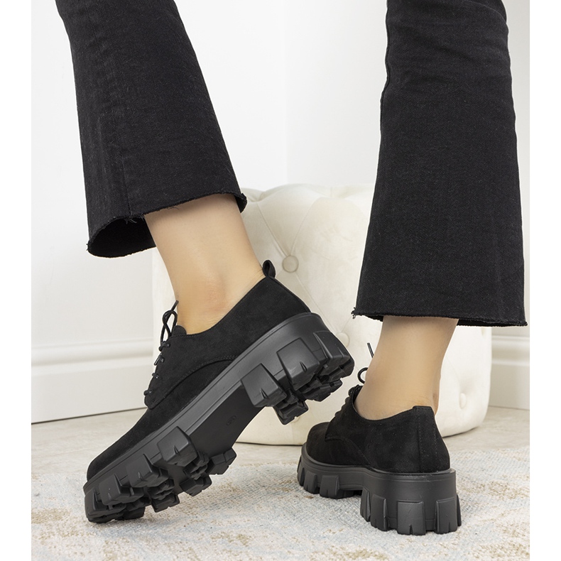 Černé boty na tlusté podrážce Melisande černá 1