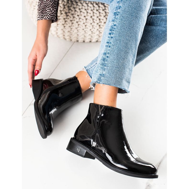 Černé lakované boty VINCEZA černý 1