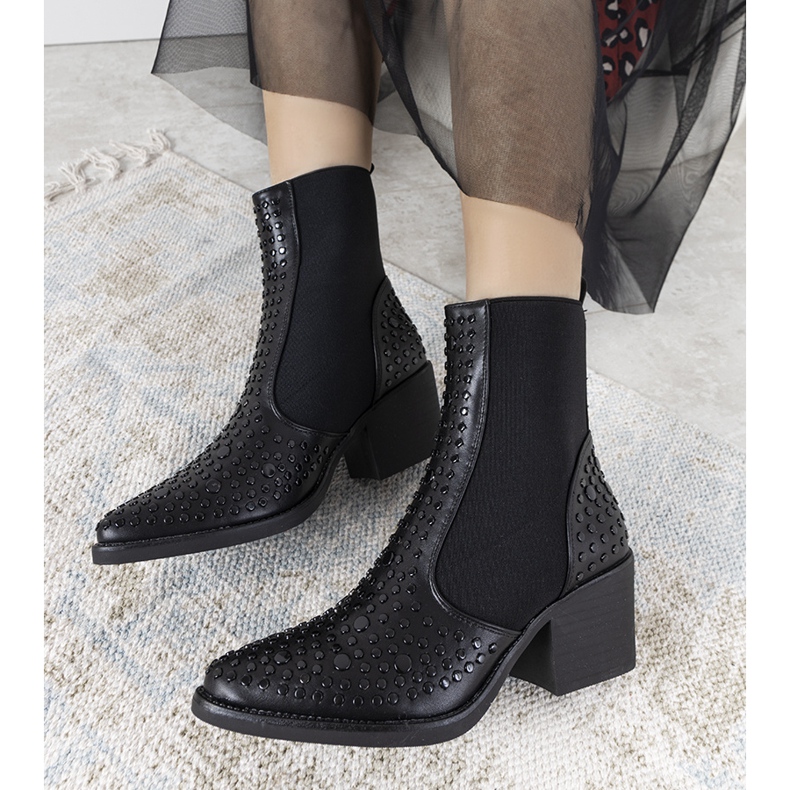 Černé kozačky zdobené cvočky Camus černá 1