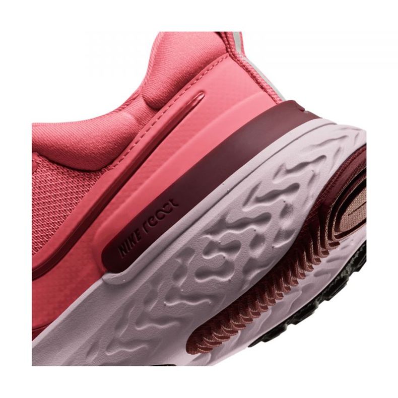 Běžecká obuv Nike React Miler 2 W CW7136-600 červený vícebarevný 2