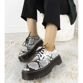 Černé boty s motivem hadí kůže na tlusté podrážce Ronde bílý 1