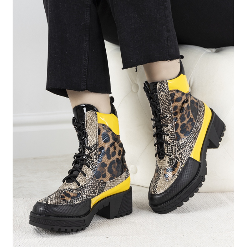 Černí lovci ve zvířecím motivu Felis černá 1