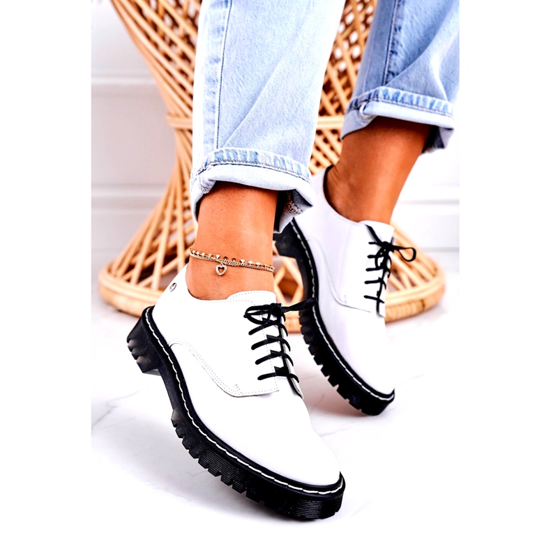 Dámské kožené boty Oxfords Maciejka lakované bílé 04087-11 bílý 4