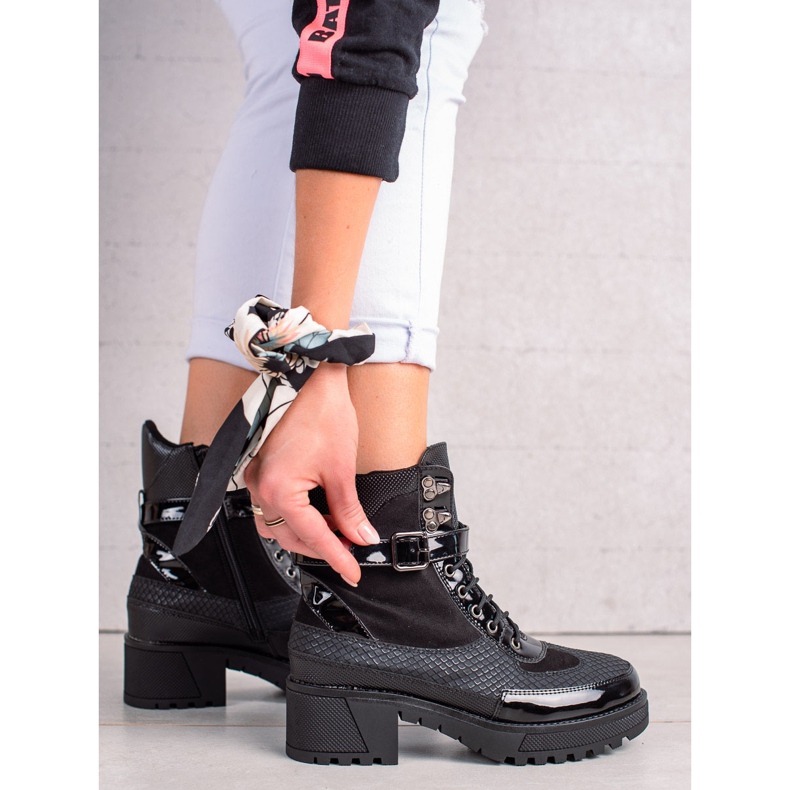 Queen Vivi Styloví černí dělníci černá 2