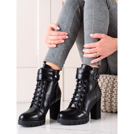 W. Potocki Přicházející dělníci na koženém sloupku černá 1